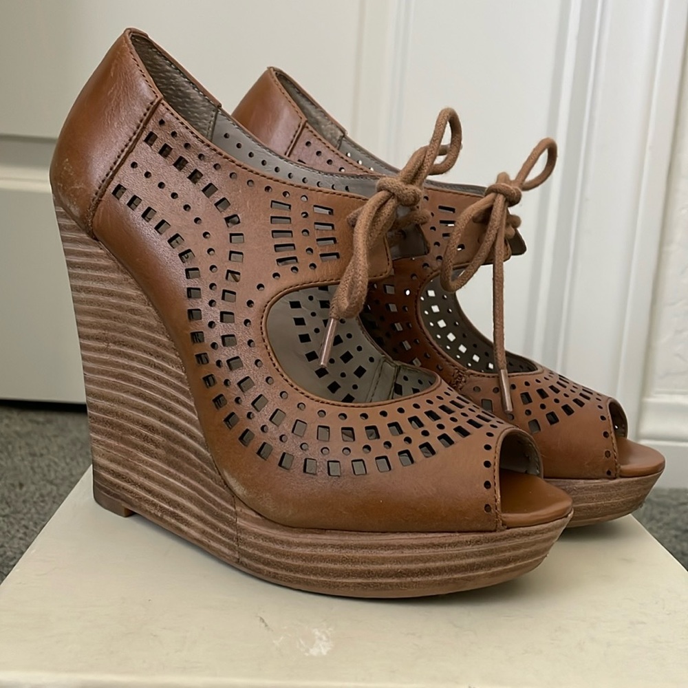 Hinge Leather Wedges size 5.5